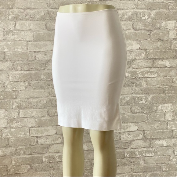 SOLD | 🔥SALE🔥 Guess by Marciano Ruffled White Pencil Skirt - Picture 4 of 16